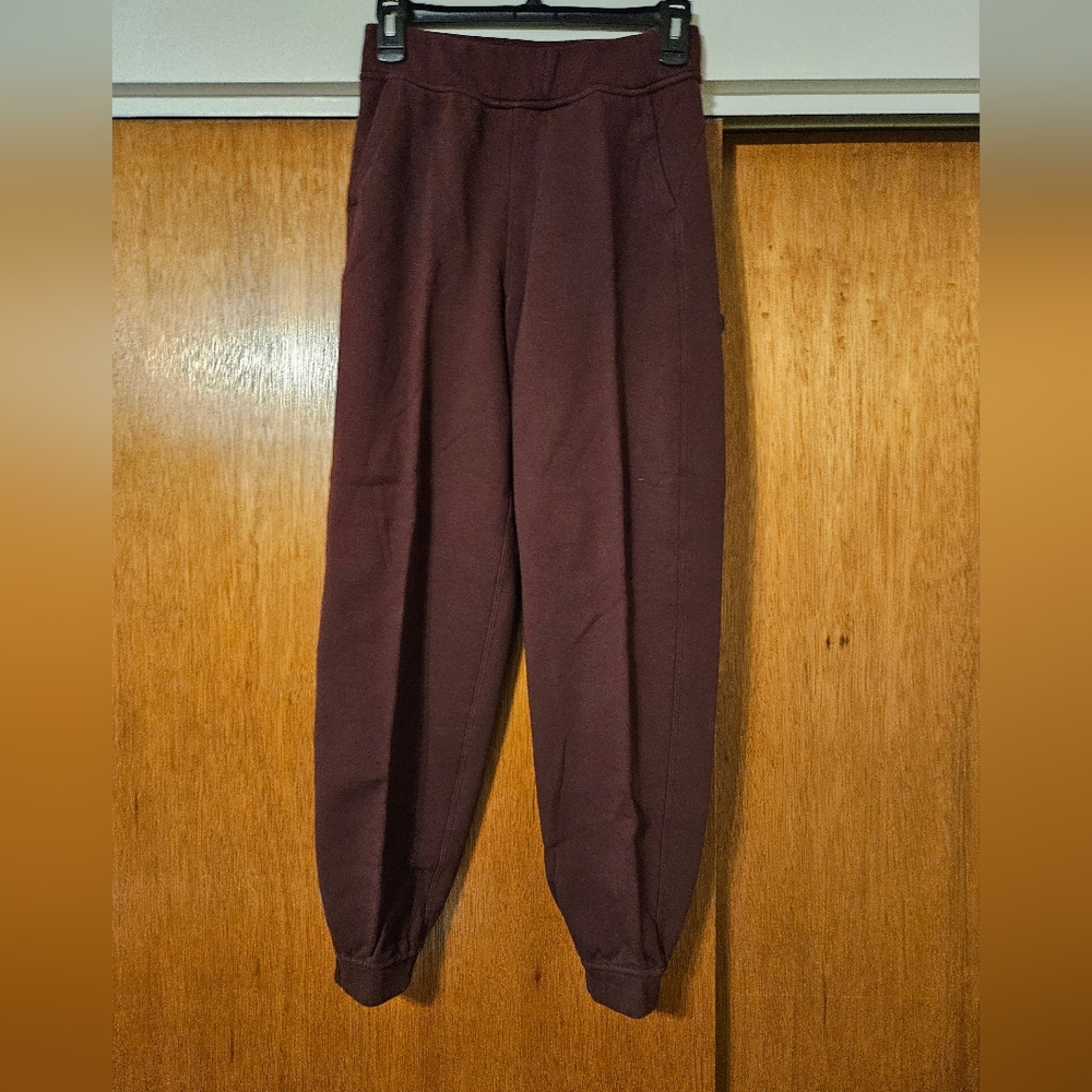 NWOT Lululemon HR relaxed burgundy joggers, 2